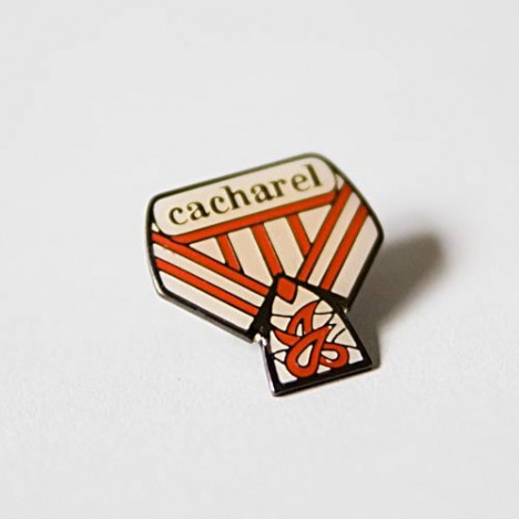 Pin's Cacharel vintage années 70/80