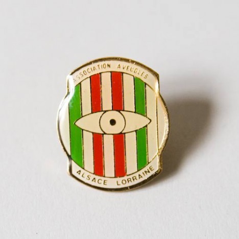 Pin's vintage association des aveugles Alsace Lorraine