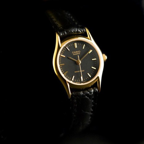 /218-575-thickbox/casio-ltp-1094q-1ardf-montre-casio-vintage-doree-et-noire-a-aiguilles-et-bracelet-en-cuir-petite-taille.jpg
