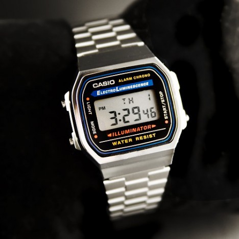 /85-246-thickbox/casio-a168wa-1-wch-montre-casio-retro-homme-et-femme.jpg