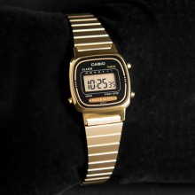 Montre casio dor&eacute;e r&eacute;tro pour femme LA670WGA